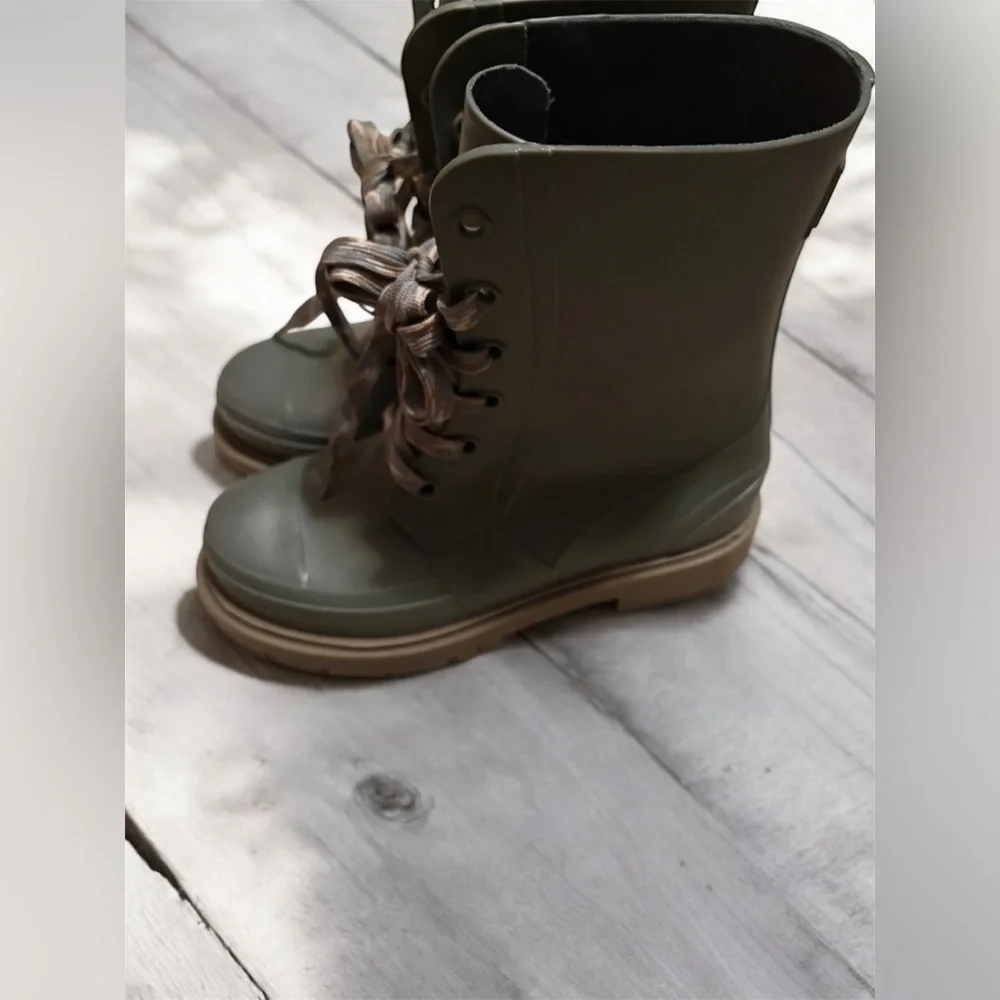 LIKE NEW COUGAR Women's Sage Green Rain Boots - Picture 5 of 8